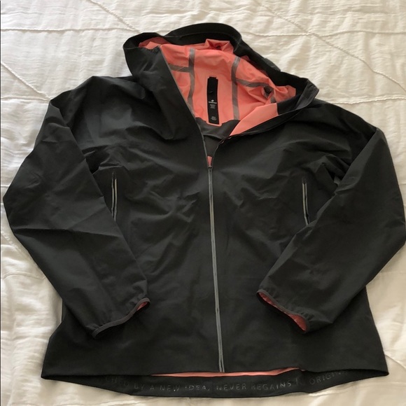 lululemon einn shell